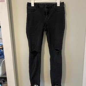 black ripped skinny jeans